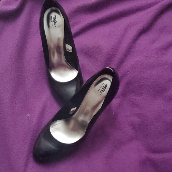 🔴Mossimo Sz 8 Black Patent Leather Heels👠 Silver Liming - Picture 7 of 13
